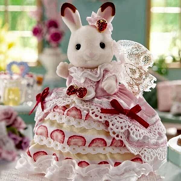 5847 Sylvanian Families Freyanın Doğum Günü Çilekli Pasta Elbisesi +3 yaş
